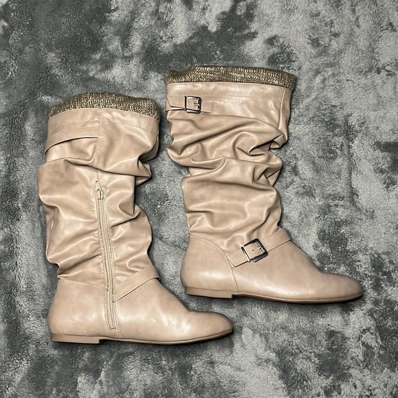 Shoe Dazzle Shoes - Tan slouch booties